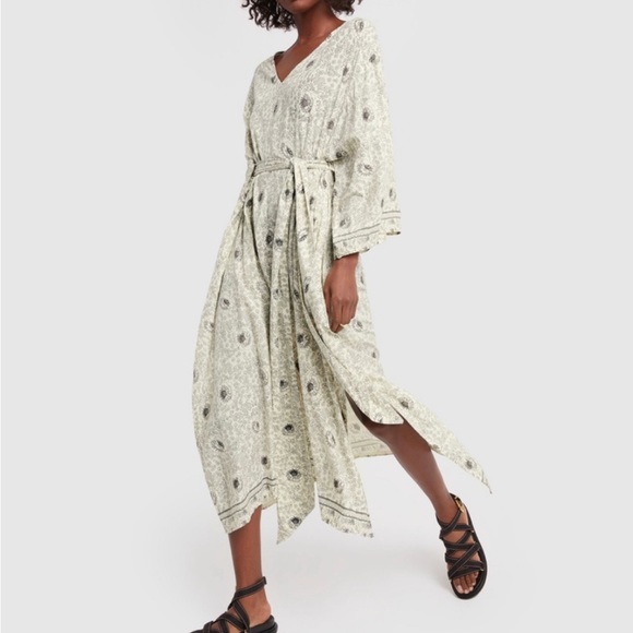 Natalie Martin Dresses & Skirts - Natalie Martin Marin w/ Sash Vintage Flowers Quartz Dress with Pockets